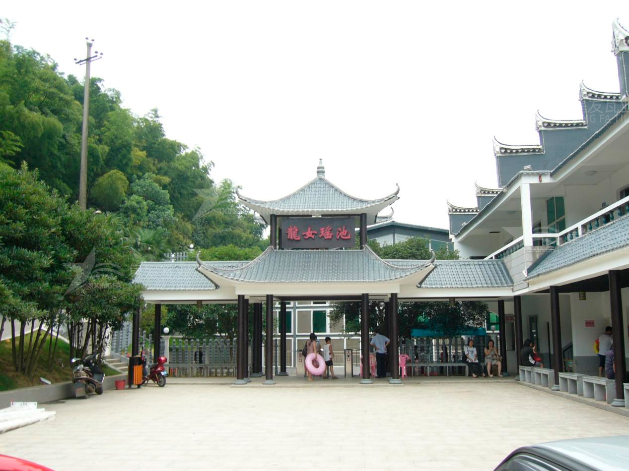 上海屋頂材料合成樹脂瓦和不銹鋼瓦哪個好？選擇很重要！